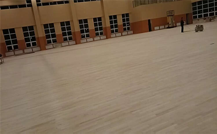 學(xué)校體育館實木地板一般多少錢？